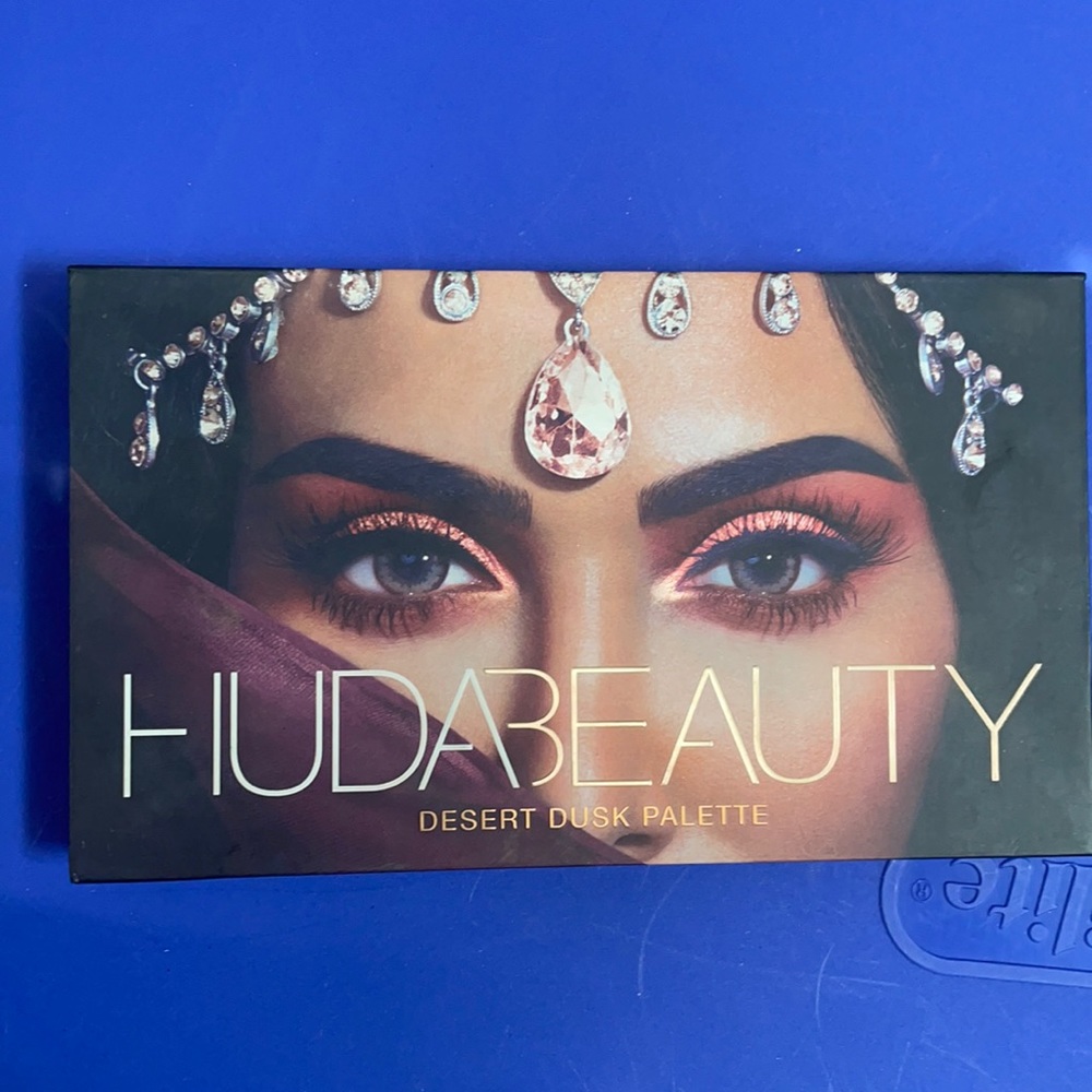 Huda Beauty desert dusk palette